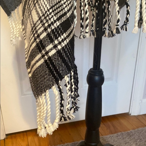 Talbots Black and White Scarf with Fringe - Picture 3 of 10